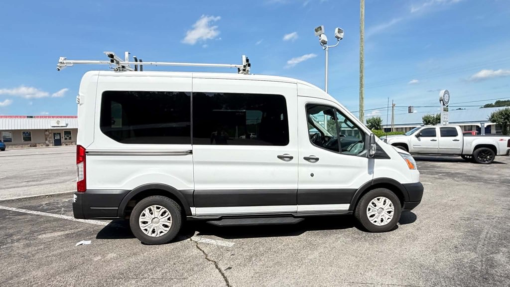 Photo 3 of this FORD TRANSIT