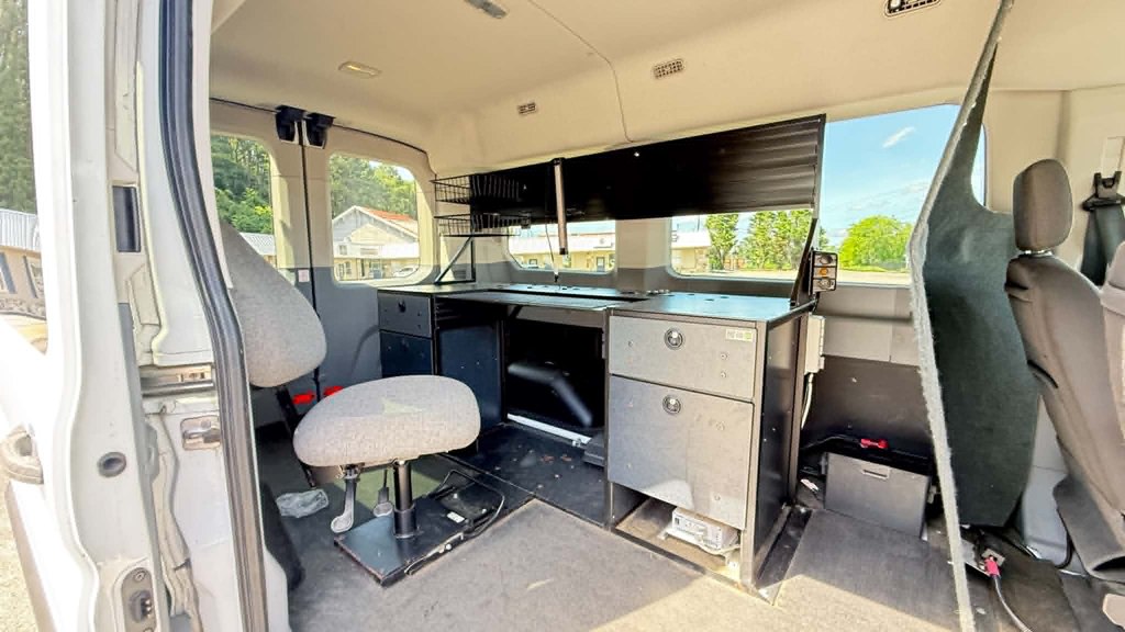 Photo 13 of this FORD TRANSIT