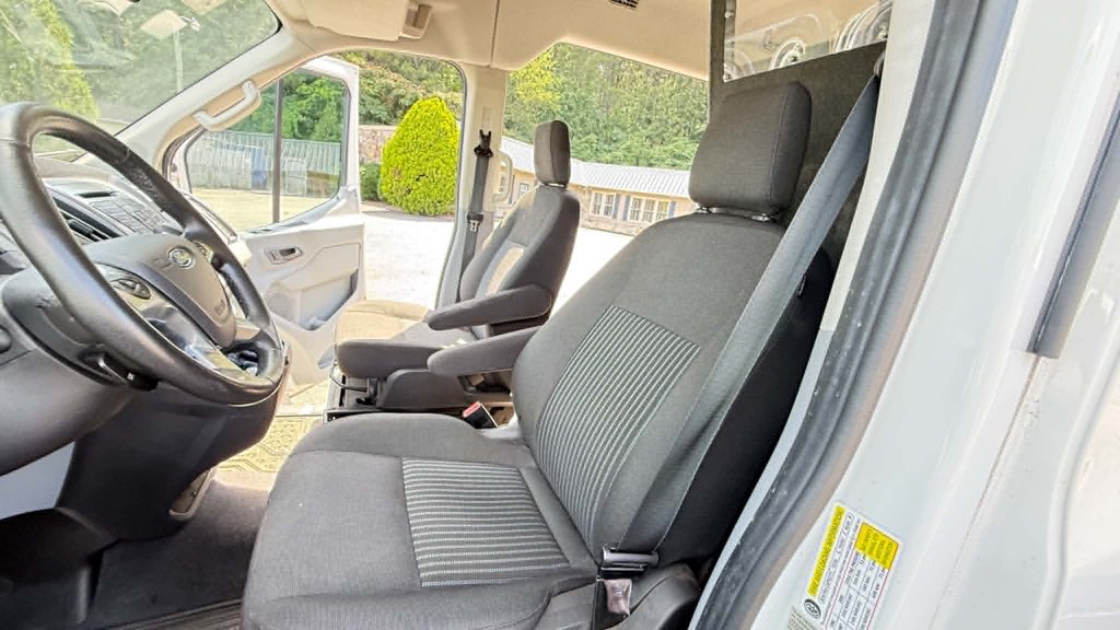 Photo 21 of this FORD TRANSIT