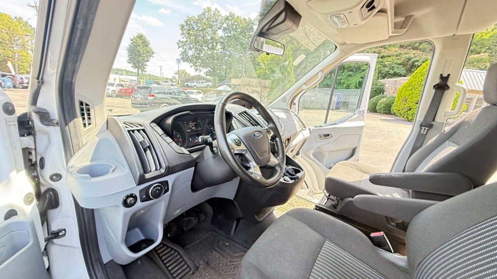 Photo 12 of this FORD TRANSIT