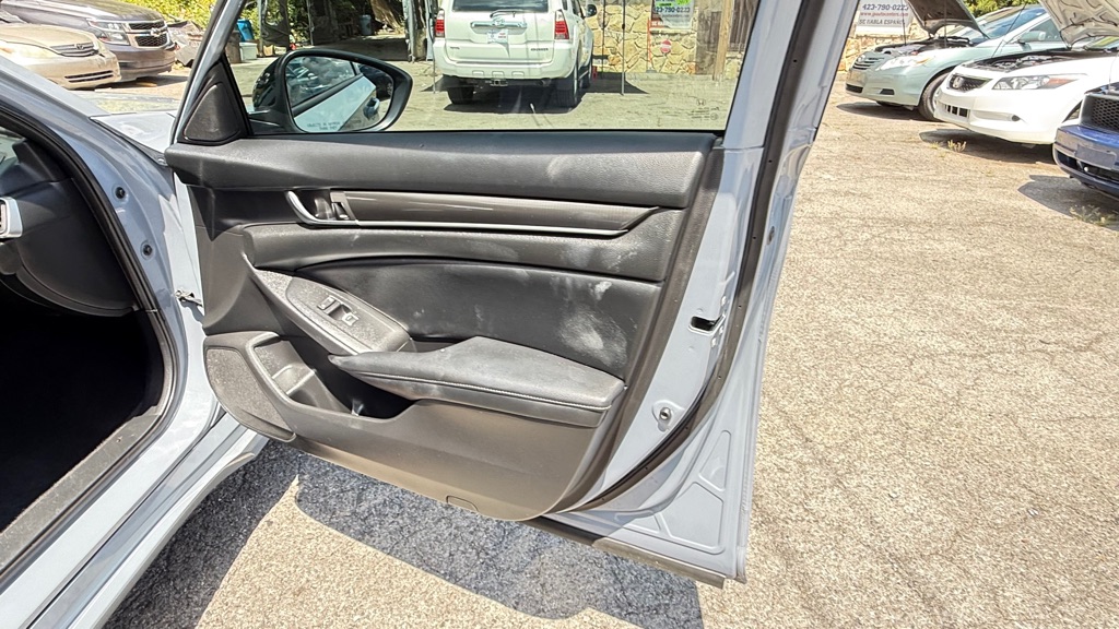 Photo 29 of this HONDA ACCORD