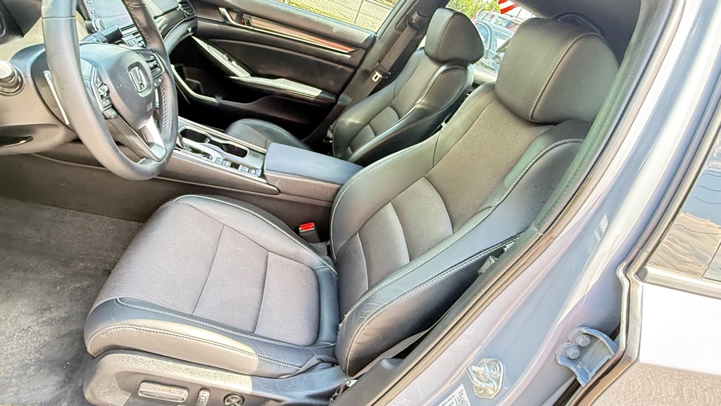 Photo 9 of this HONDA ACCORD