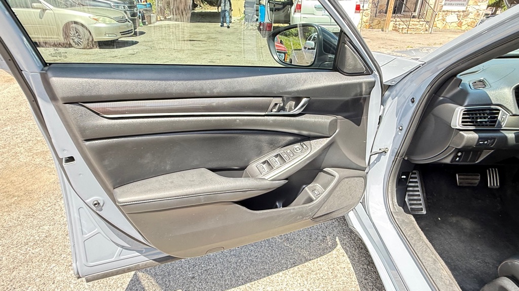 Photo 27 of this HONDA ACCORD