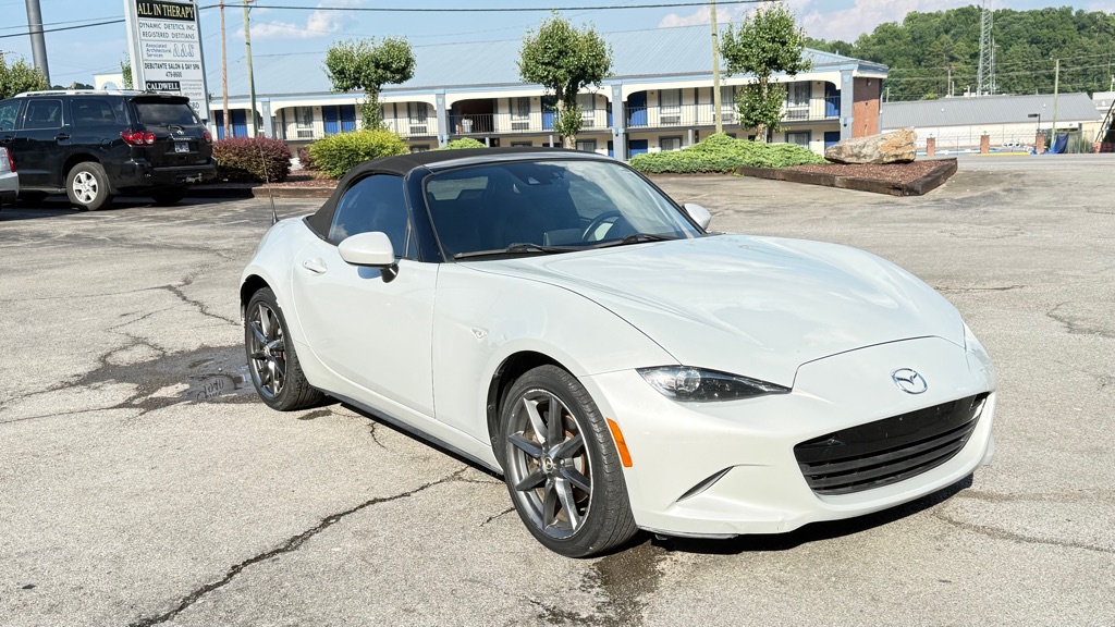 Photo 2 of this MAZDA MX-5 MIATA