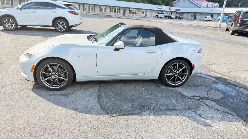 Photo 8 of this MAZDA MX-5 MIATA