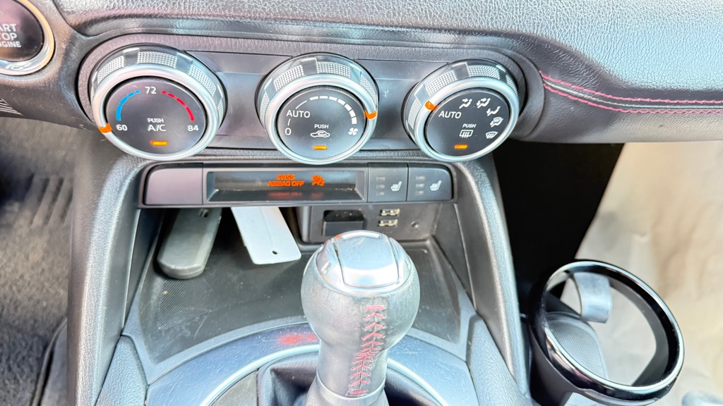 Photo 15 of this MAZDA MX-5 MIATA