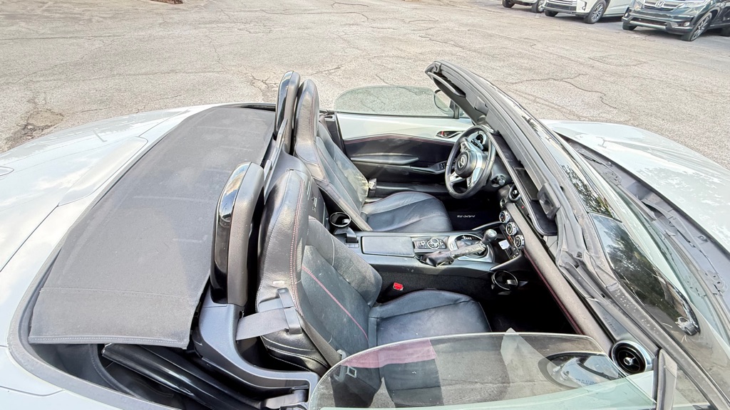Photo 20 of this MAZDA MX-5 MIATA