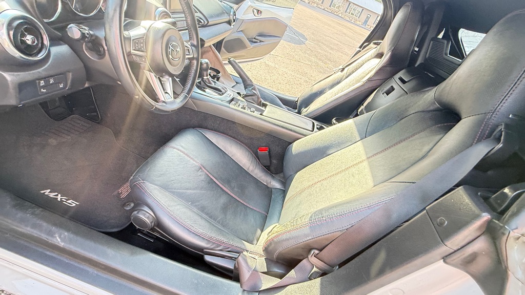 Photo 9 of this MAZDA MX-5 MIATA