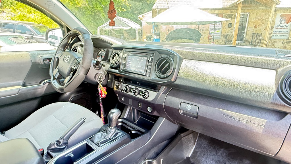 Photo 10 of this TOYOTA TACOMA