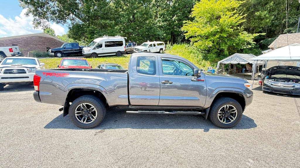 Photo 6 of this TOYOTA TACOMA