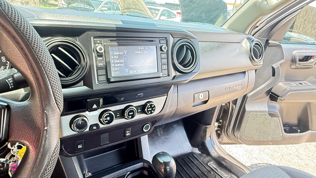 Photo 15 of this TOYOTA TACOMA