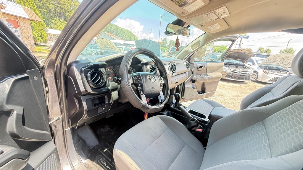 Photo 12 of this TOYOTA TACOMA