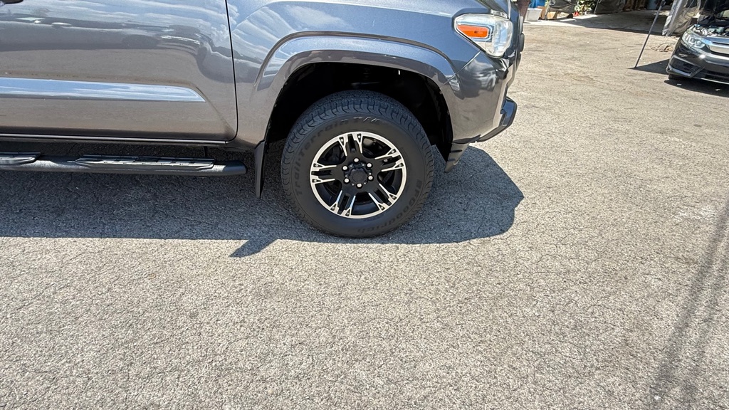Photo 20 of this TOYOTA TACOMA