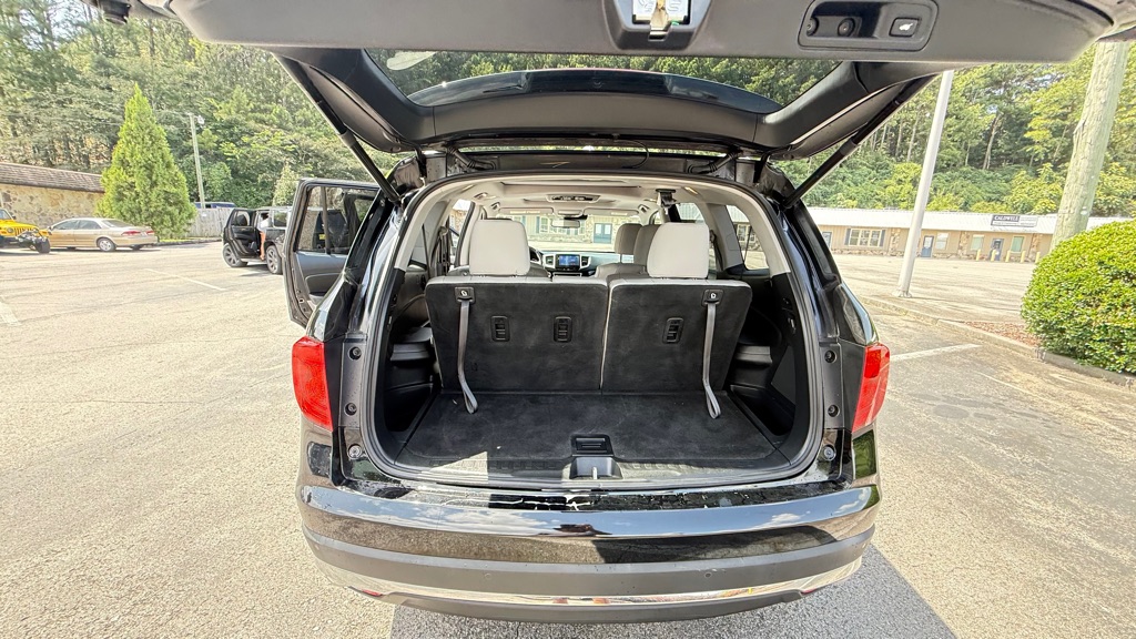 Photo 14 of this HONDA PILOT