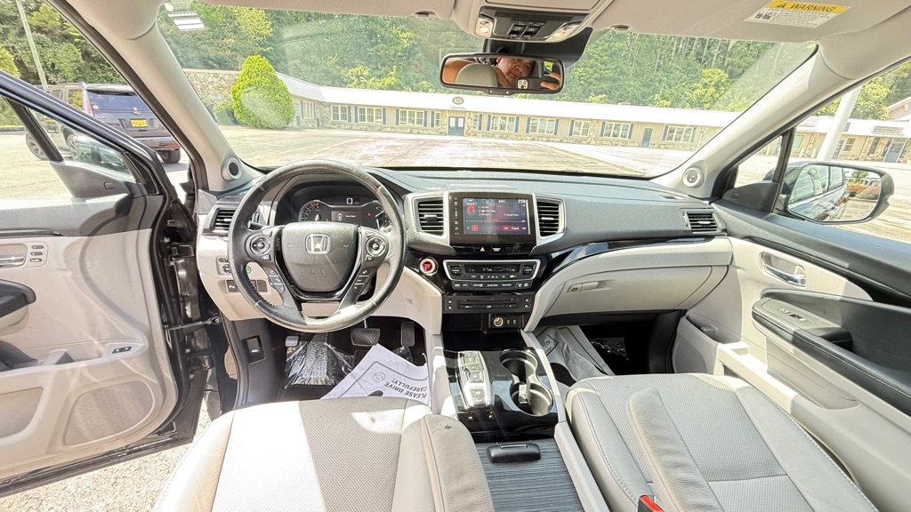 Photo 13 of this HONDA PILOT