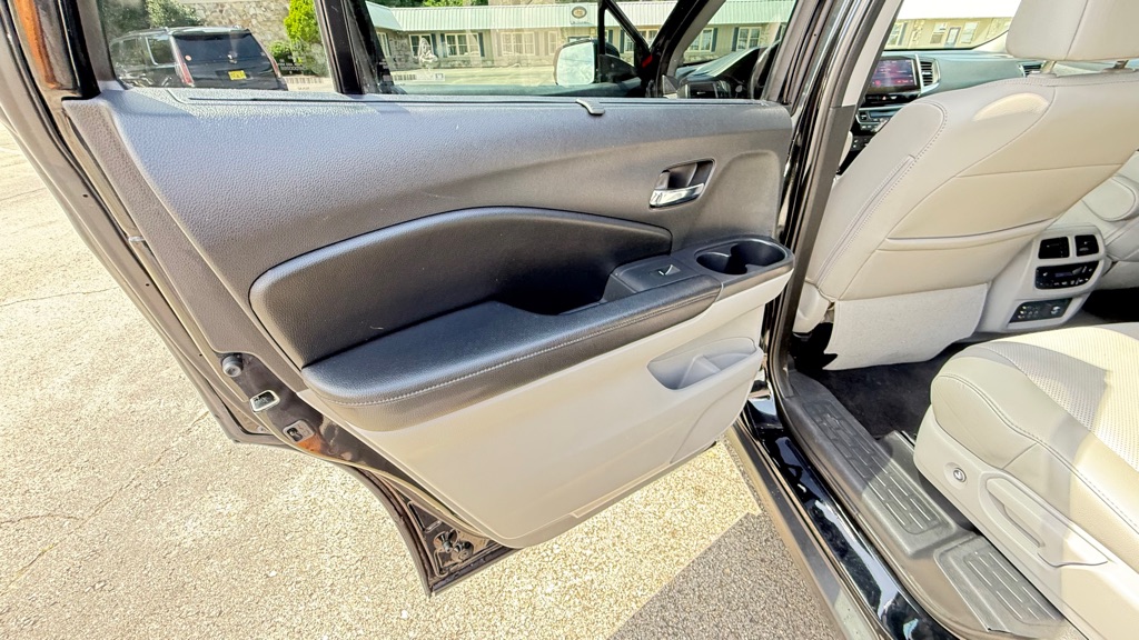 Photo 38 of this HONDA PILOT