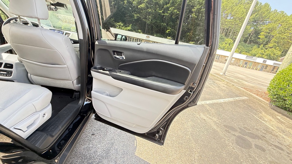 Photo 29 of this HONDA PILOT