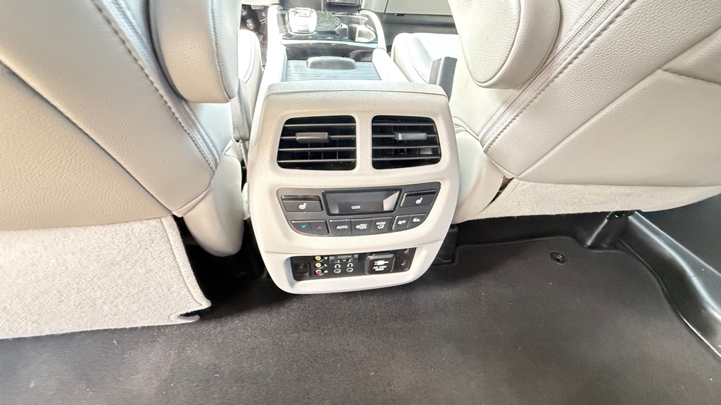 Photo 26 of this HONDA PILOT