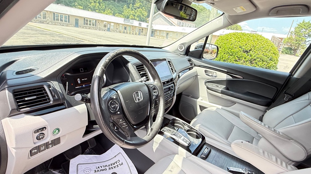 Photo 11 of this HONDA PILOT