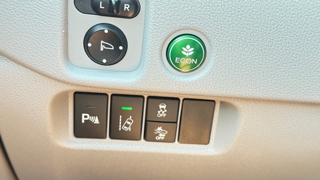 Photo 33 of this HONDA PILOT