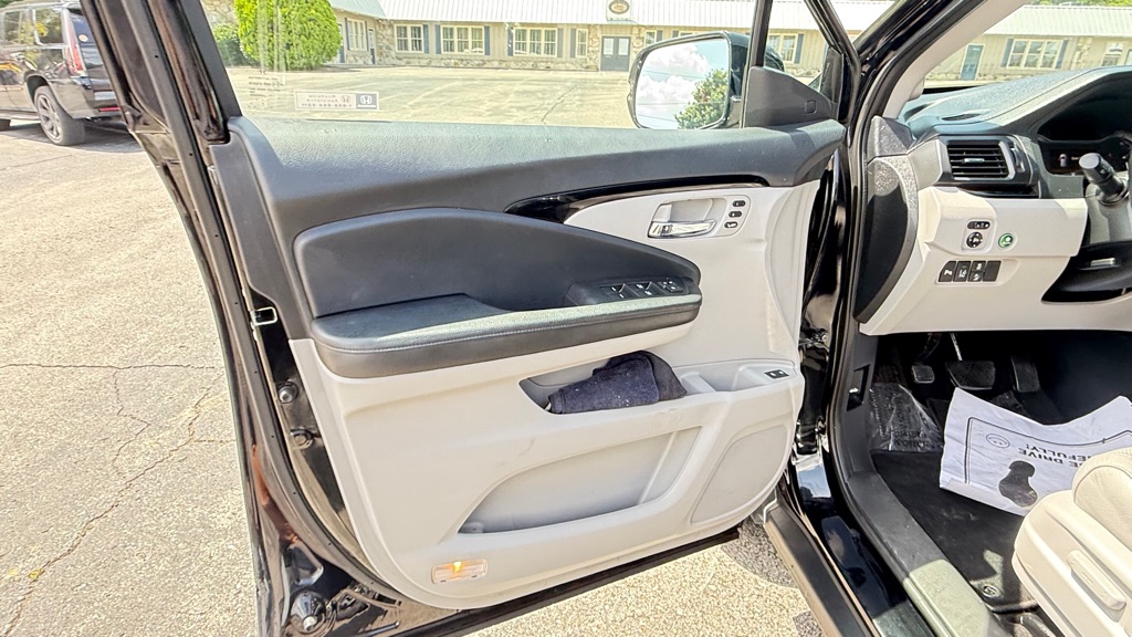 Photo 24 of this HONDA PILOT