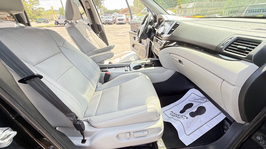 Photo 16 of this HONDA PILOT