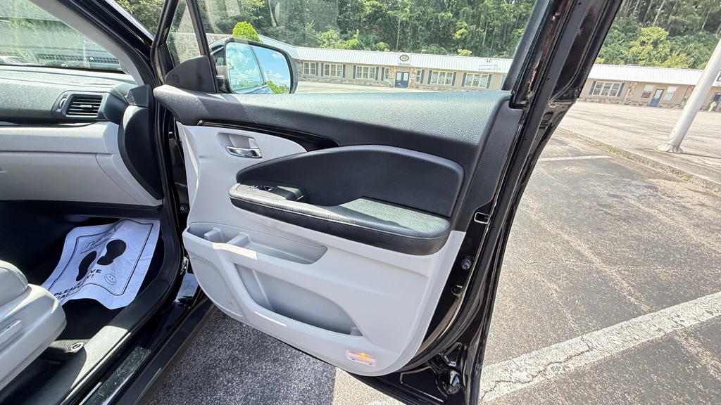 Photo 22 of this HONDA PILOT