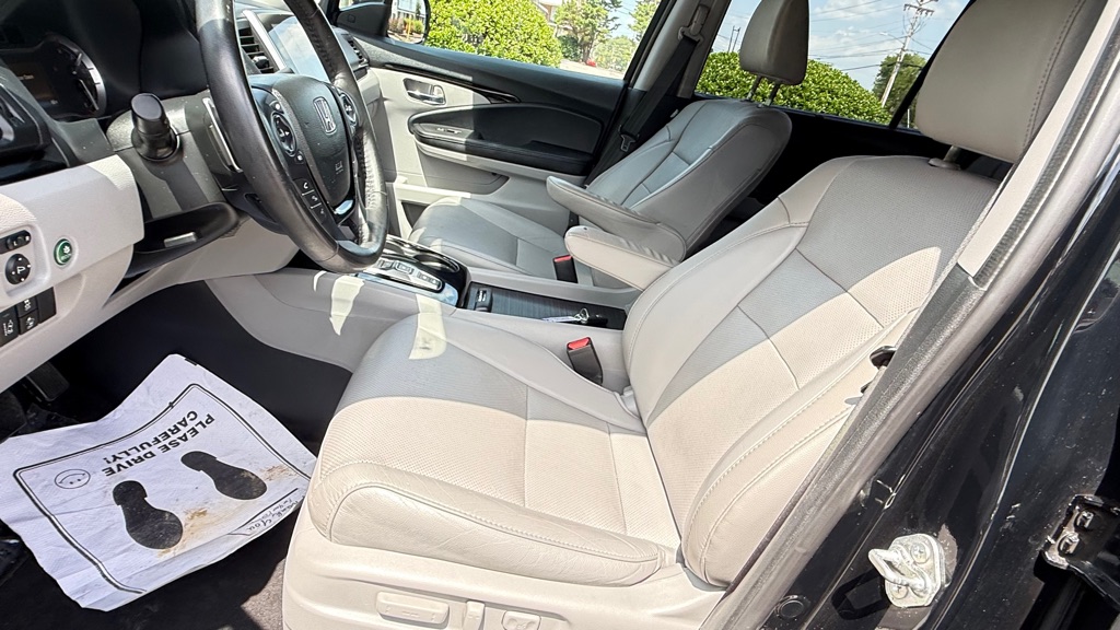 Photo 9 of this HONDA PILOT