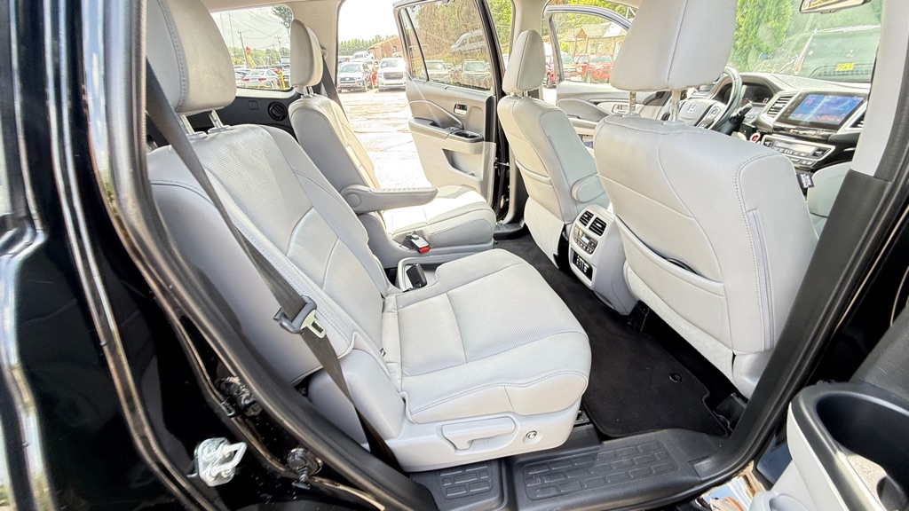 Photo 28 of this HONDA PILOT
