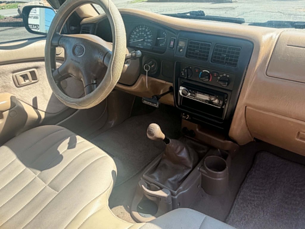 Photo 9 of this TOYOTA TACOMA