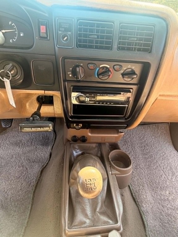 Photo 8 of this TOYOTA TACOMA