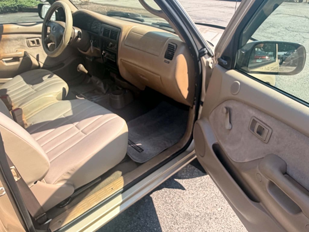 Photo 11 of this TOYOTA TACOMA