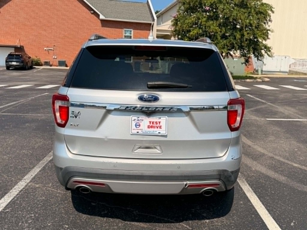 Photo 5 of this FORD EXPLORER