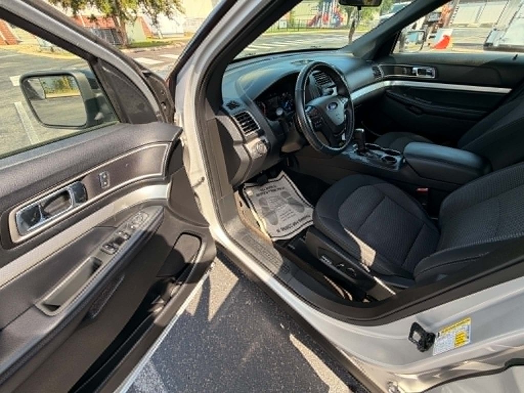 Photo 7 of this FORD EXPLORER