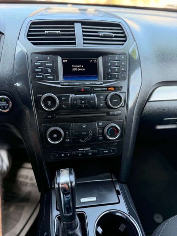 Photo 8 of this FORD EXPLORER