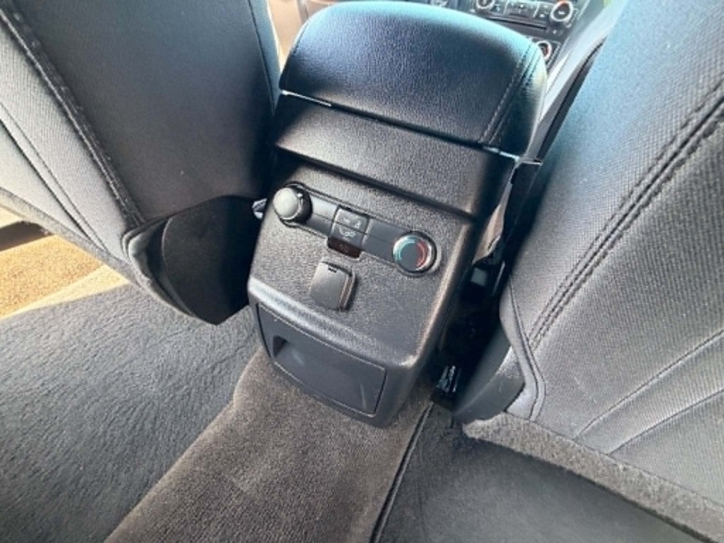Photo 15 of this FORD EXPLORER