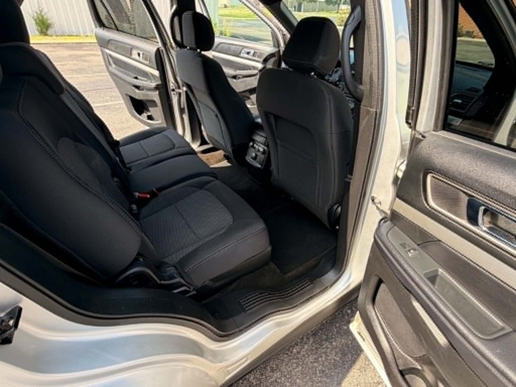 Photo 13 of this FORD EXPLORER