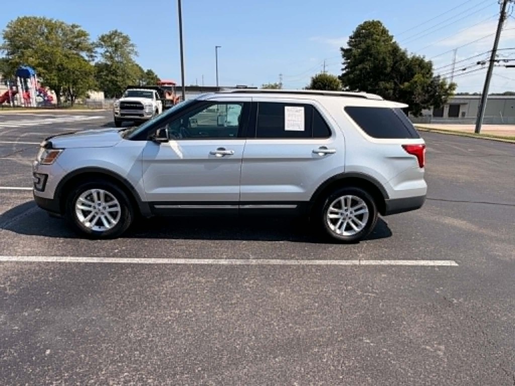 Photo 6 of this FORD EXPLORER