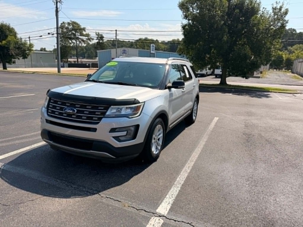 Photo 3 of this FORD EXPLORER