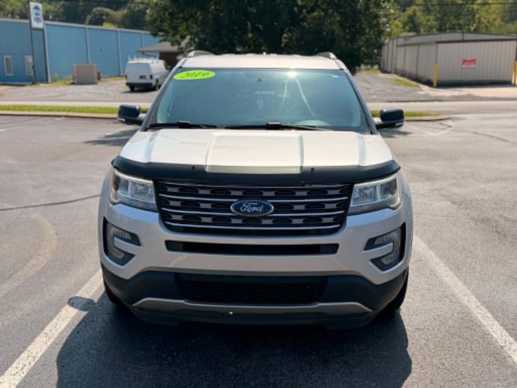 Photo 2 of this FORD EXPLORER