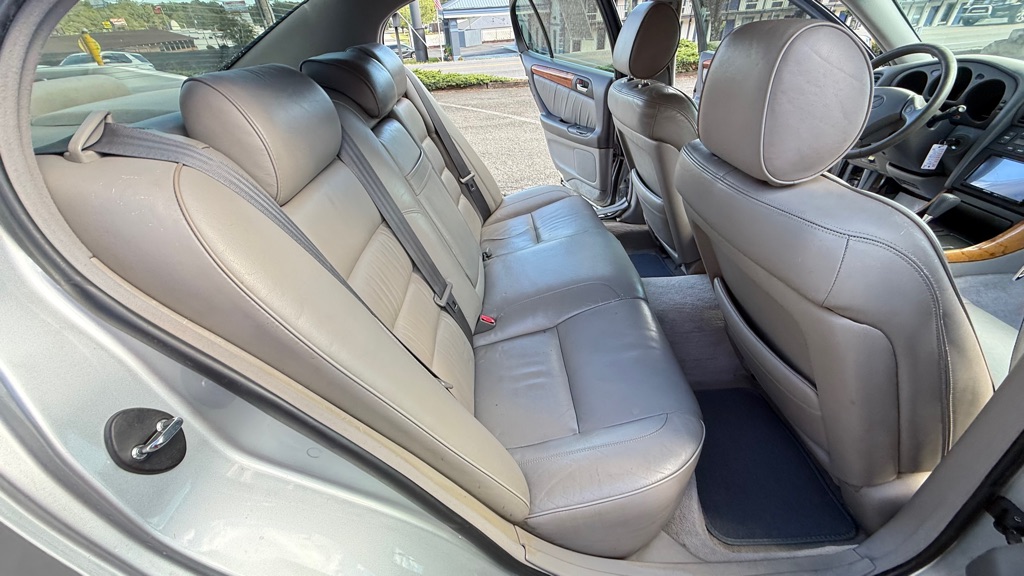 Photo 14 of this LEXUS GS 400