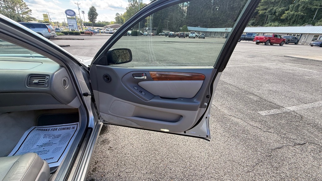 Photo 26 of this LEXUS GS 400