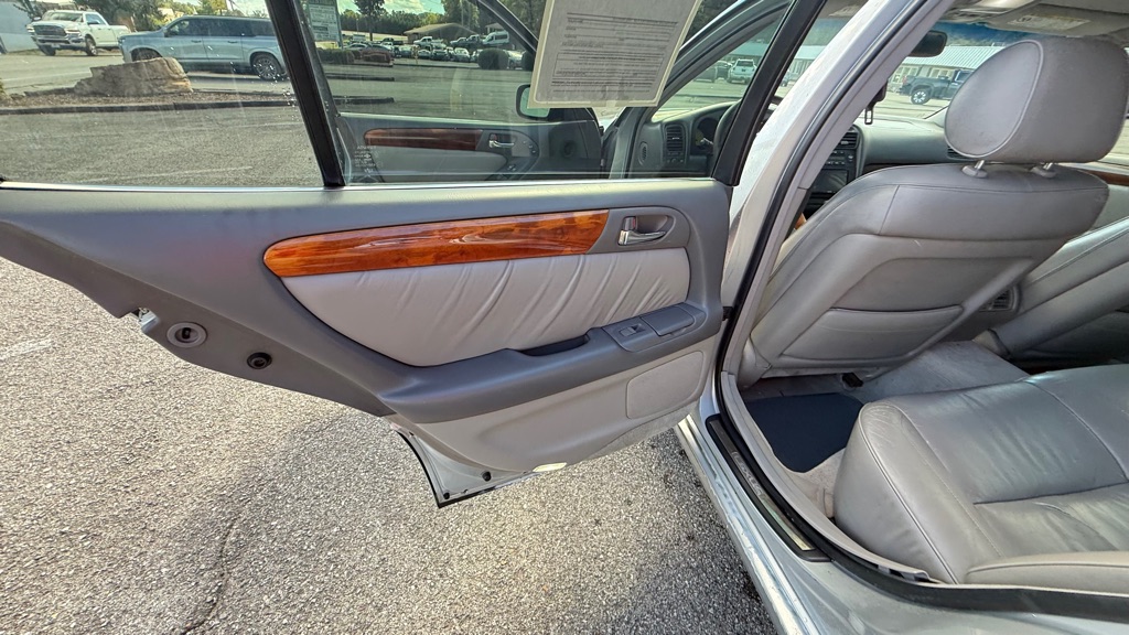 Photo 25 of this LEXUS GS 400