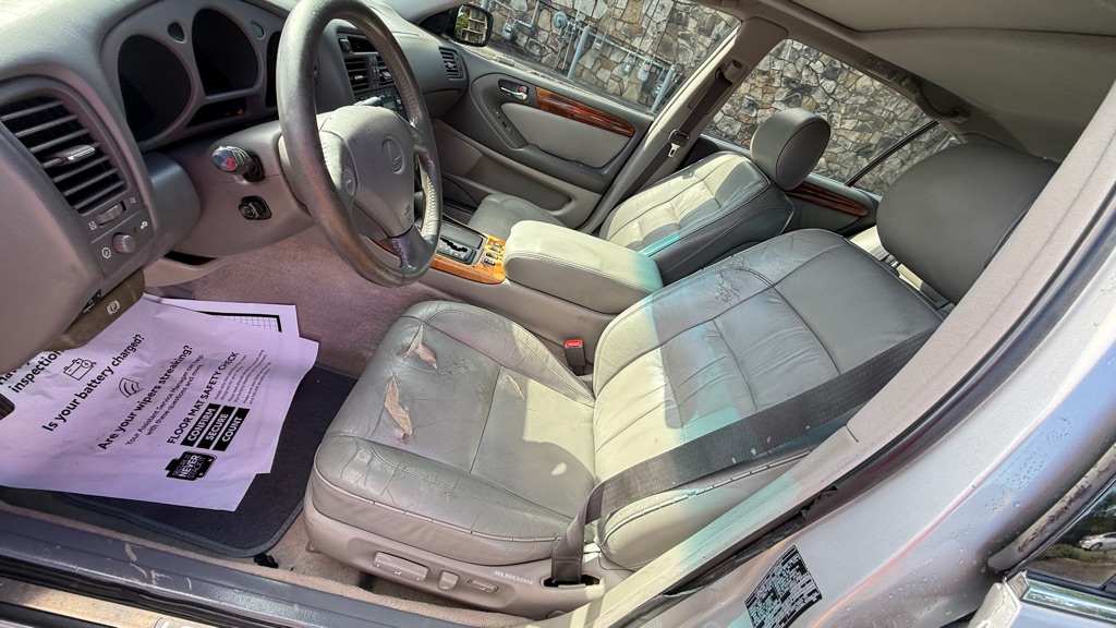 Photo 9 of this LEXUS GS 400