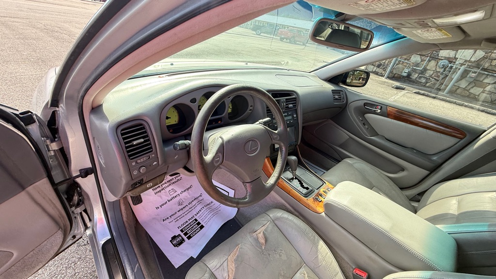 Photo 10 of this LEXUS GS 400