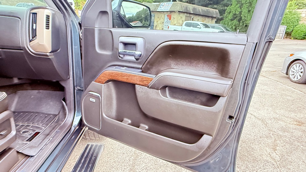 Photo 21 of this GMC SIERRA