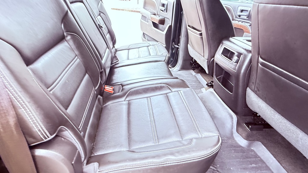 Photo 14 of this GMC SIERRA