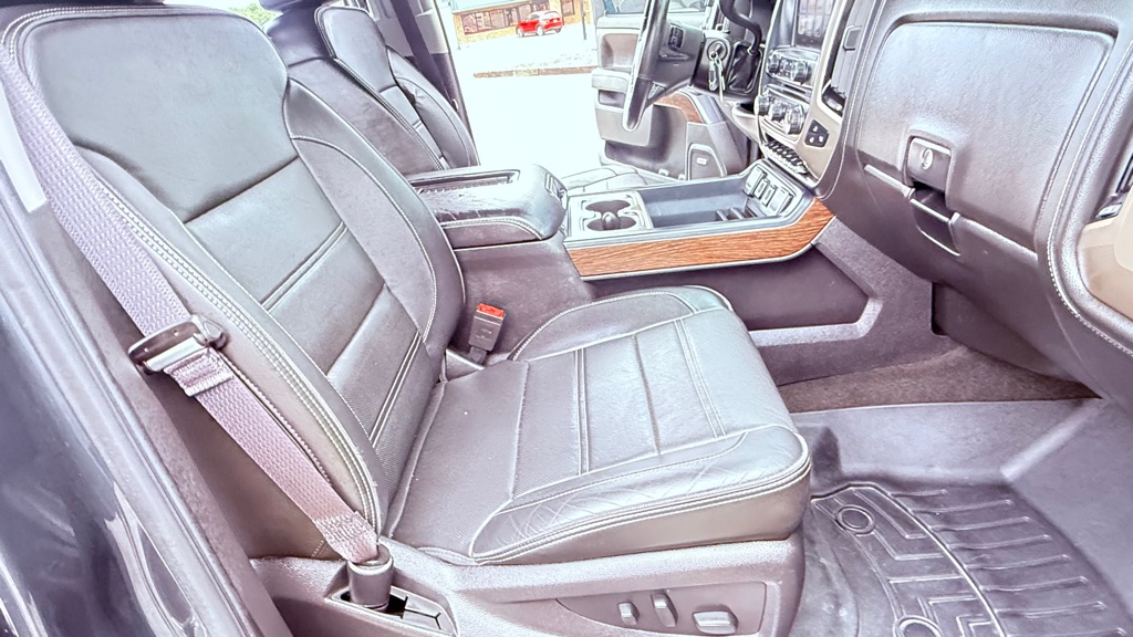 Photo 15 of this GMC SIERRA