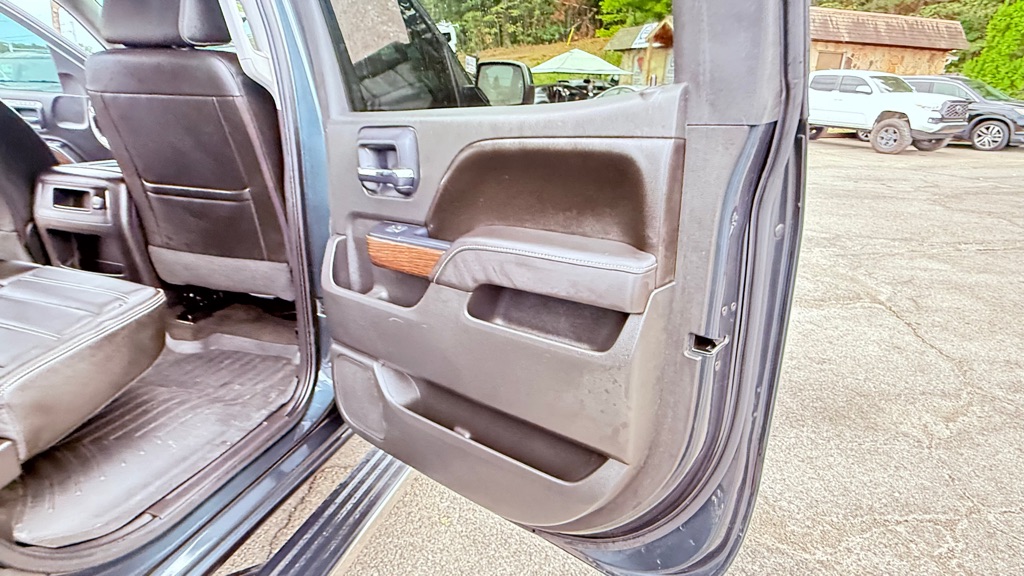 Photo 28 of this GMC SIERRA