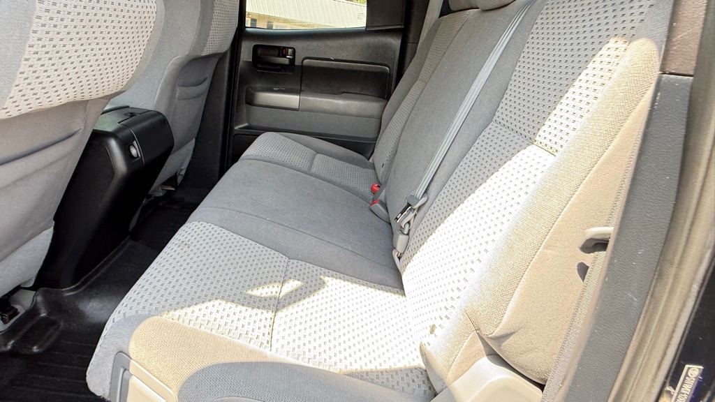 Photo 12 of this TOYOTA TUNDRA